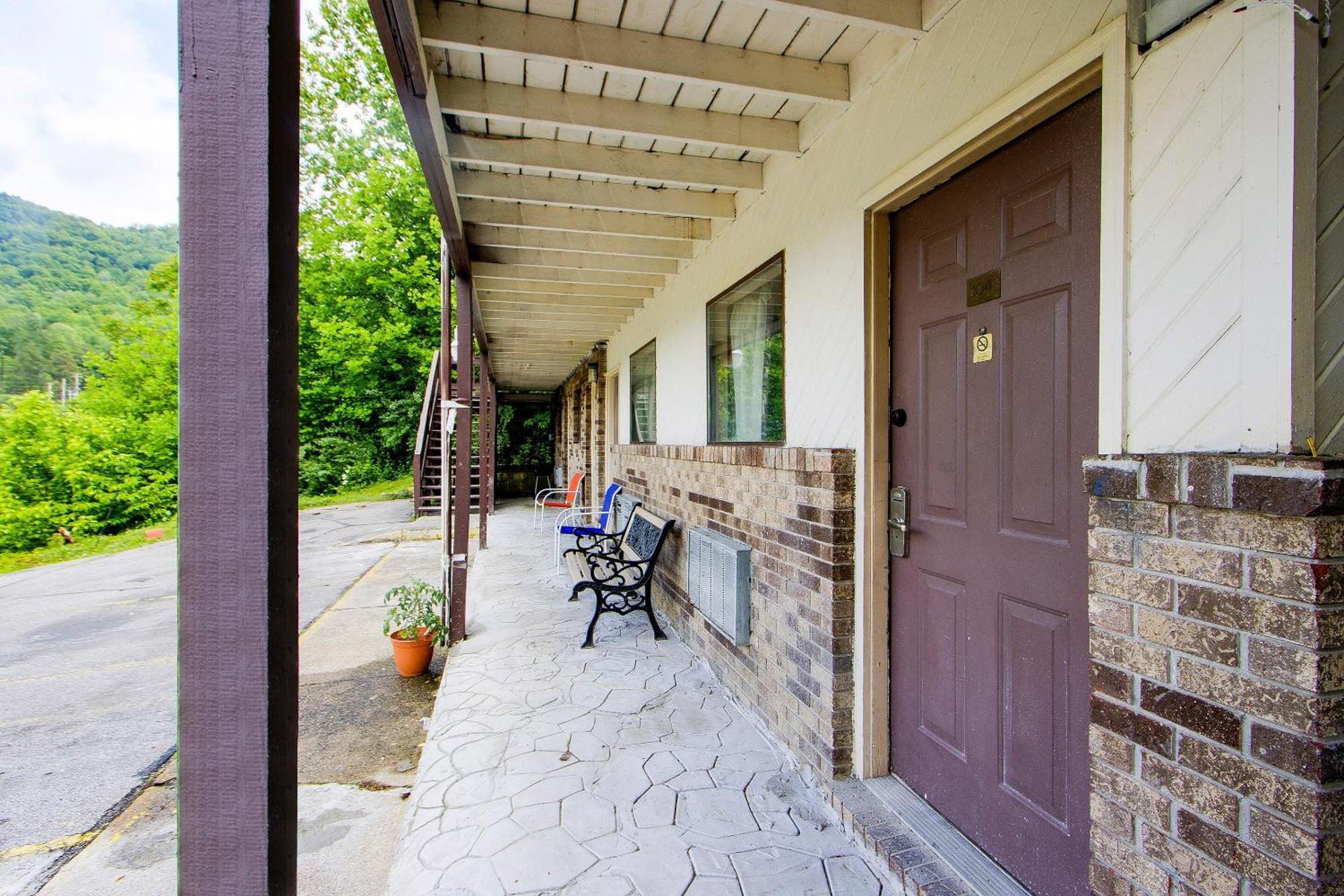 Oyo Hotel Chapmanville Inn, Wv - Hwy 119 Zewnętrze zdjęcie
