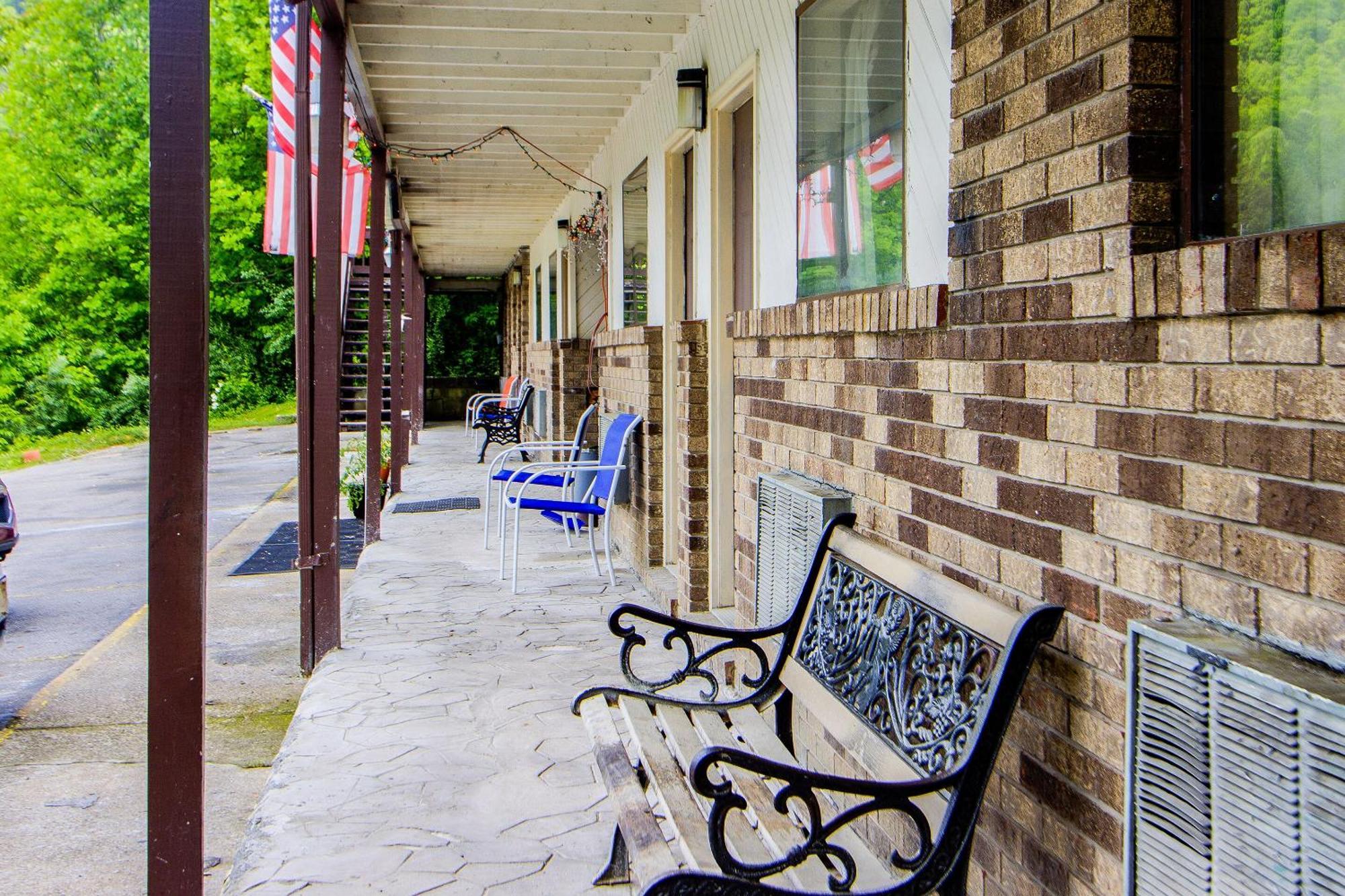 Oyo Hotel Chapmanville Inn, Wv - Hwy 119 Zewnętrze zdjęcie